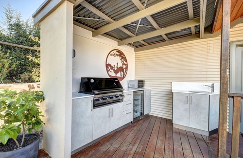 Bradbury Apartment | Cosy, Comfortable and Zen in the Adelaide Hills