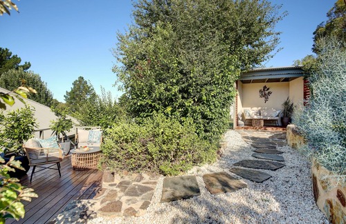 Bradbury Apartment | Cosy, Comfortable and Zen in the Adelaide Hills