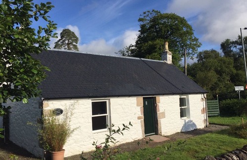 Helensburgh Cottage | Cosy, comfortable historic cottage located in the Loch Lomond National Park
