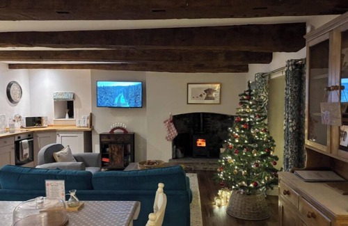 Talgarth Cottage | Cosy, comfy & tranquil farm cottage with log fire & country walks from the door