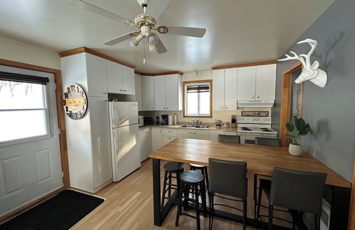 Chute-Saint-Philippe Ski Chalet | Cosy cottage in the heart of nature with stream, footbridge and private island