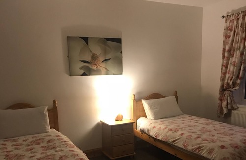 Lisburn Cottage | Cosy Cottage 20 min Belfast/accessible for main tourist sites, WiFi, Parking