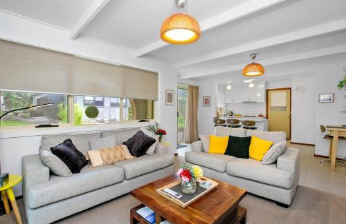 Korumburra Apartment | Cosy Cottage 2BR, NETFLIX, Private Garden Terrace