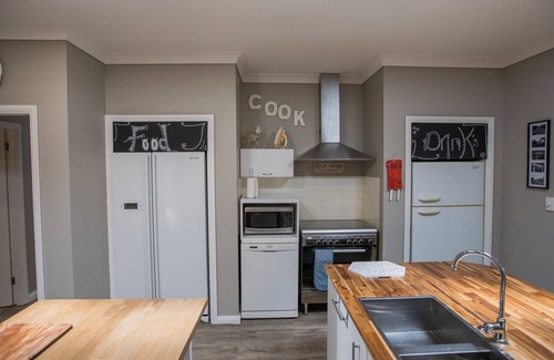 Penrose Cottage | Cosy cottage for groups up to 20. Gather under the stars with family and friends