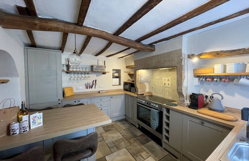 Stoney Middleton House | Cosy Cottage for 6 & Pets Friendly in Hope Valley| Pass the Keys
