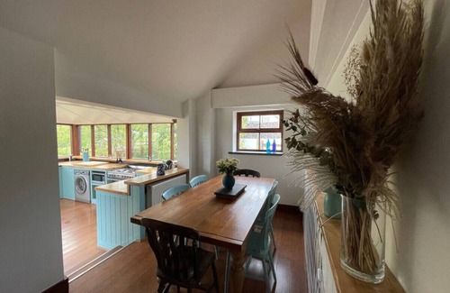 New Moat Cottage | Cosy Cottage in Wild Countryside by Llys-y-Fran