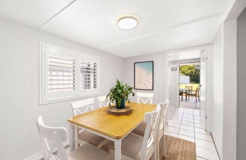 Scarborough House | Cosy Cottage - Scarborough Beach