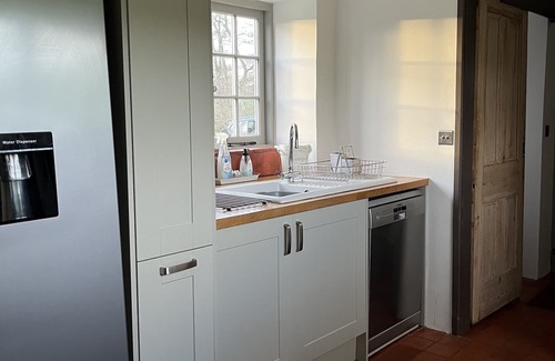 Axminster Cottage | Cosy cottage with large garden in gorgeous rural setting.