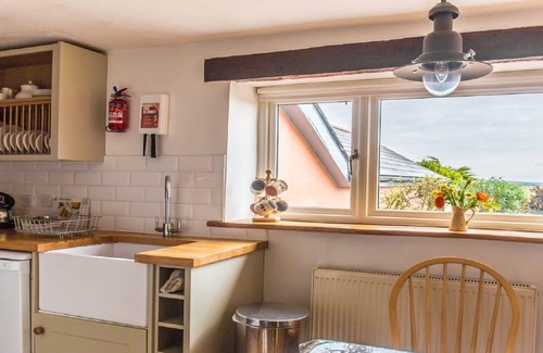Hartland Cottage | Cosy, country/coastal cottage with wood-burning stove; child and dog-friendly