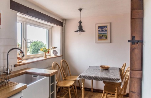 Hartland Cottage | Cosy, country/coastal cottage with wood-burning stove; child and dog-friendly