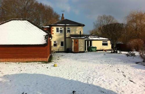 Shalford House | Cosy Countryside Cabin