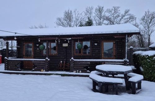 Tullaroan Apartment | Cosy Countryside Log Cabin