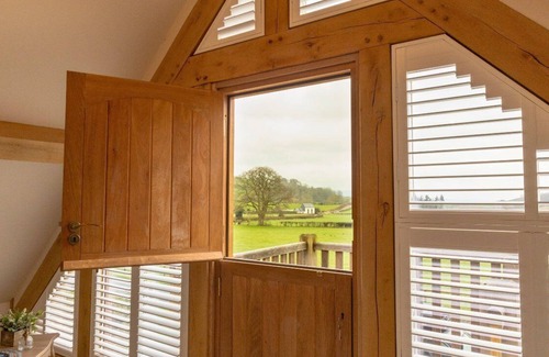 Montgomery House | Cosy countryside luxury apartment sleeping two. Surrounded by stunning panoramic views.