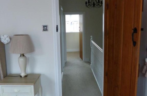 Tewkesbury House | Cosy Detached 2 Bed Cottage in Tewkesbury Centre