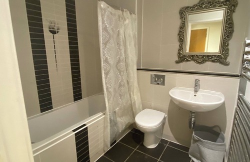 Park Royal Apartment | Cosy Double room - Central LinenCentral Line directly to Oxford Circus