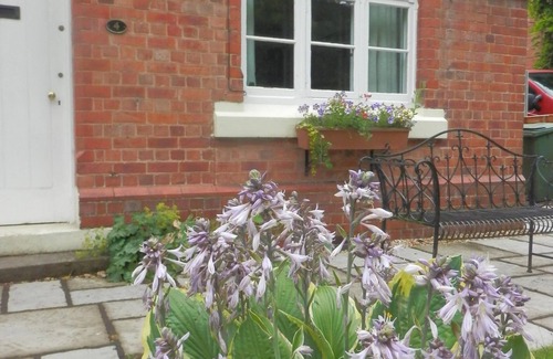 Marshbrook Cottage | Cosy ex Railway Cottage with WiFi & EV charger