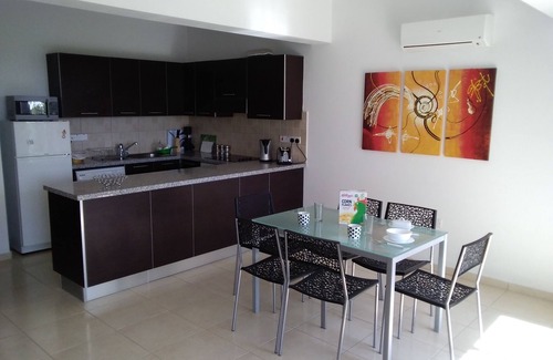 Alethriko Apartment | Cosy* Family friendly* 3BDR/Apartment With Pool - Free WIFI