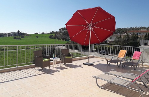 Alethriko Apartment | Cosy* Family friendly* 3BDR/Apartment With Pool - Free WIFI