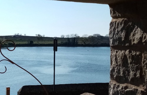 Tredarzec Cottage | Cosy Fisherman's cottage, view on river, 10 mns away from beaches