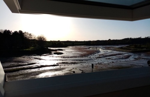 Tredarzec Cottage | Cosy Fisherman's cottage, view on river, 10 mns away from beaches
