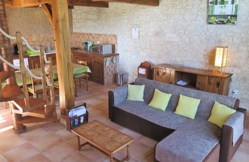 Dondas Villa | Cosy apartment in villa for 6 people with pool, TV, terrace and panoramic view