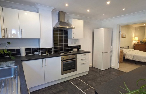 Pinner South House | Cosy Garden Flat near Pinner Station Free Parkingnn