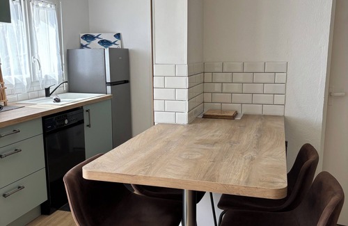 Meschers-sur-Gironde Apartment | COSY GITE in a quiet location 800m from La plage des Nonnes, close to shops