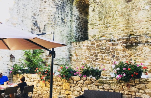 Ploerdut Cottage | Cosy gite with shared pool and indoor games room