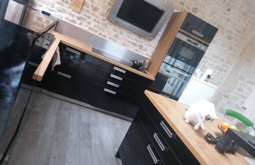 Chef-Boutonne Bed & Breakfast | Cosy guest room for 1 to 2 people