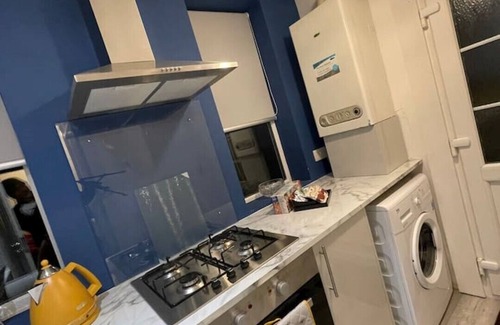 Motherwell Apartment | COSY HLA HOLYTOWN APARTMENT