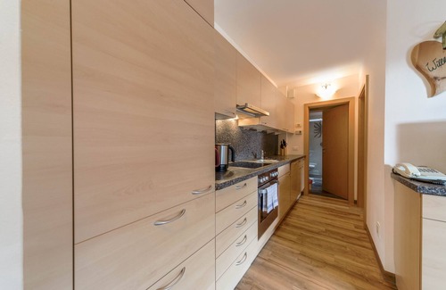 Collepietra Apartment | Cosy Holiday Apartment "Sonnleiten der kleinen Bären 8" with Mountain View, Wi-Fi, Garden