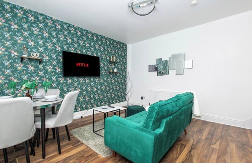 Harehills House | COSY HOME. 5 MIN FROM CITY, PARKING & WIFI