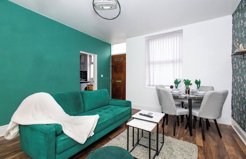 Harehills House | COSY HOME. 5 MIN FROM CITY, PARKING & WIFI