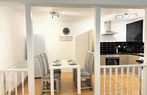 Colchester House | Cosy Home in City Centre