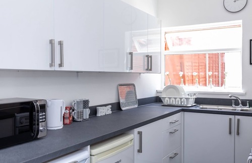 Coventry House | Cosy Home Near Station, Parking, Netflix, Sleeps 5
