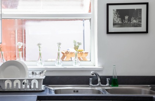 Coventry House | Cosy Home Near Station, Parking, Netflix, Sleeps 5