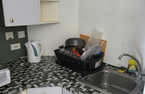 St.Bran's Burg Apartment | Cosy home with access to beach and pool,15 minutes from shopping and airport.