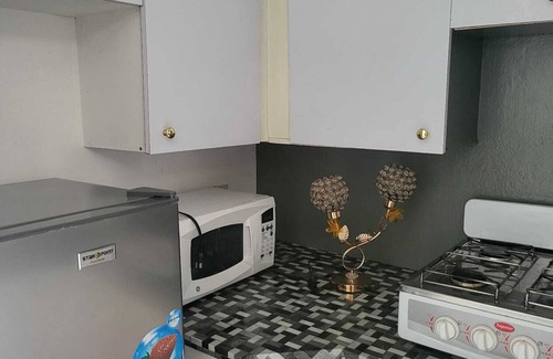 St.Bran's Burg Apartment | Cosy home with access to beach and pool,15 minutes from shopping and airport.