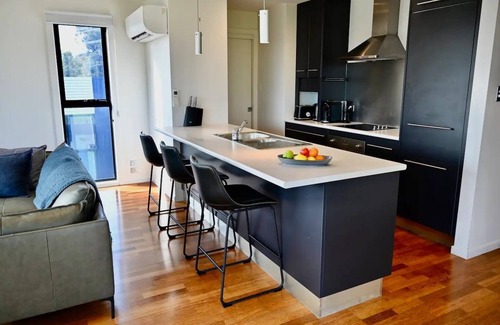 West Launceston House | Cosy home with spectacular views