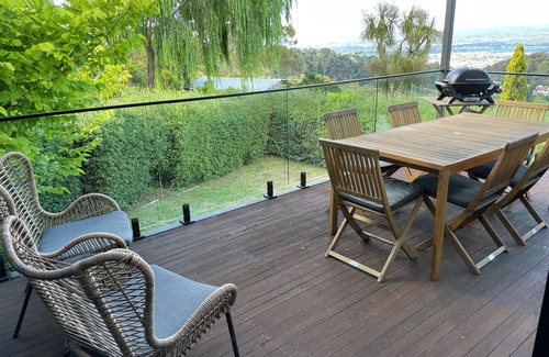 West Launceston House | Cosy home with spectacular views