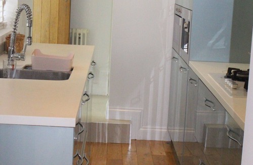 Leigh-on-Sea House | Cosy Hot Tub Beach House with Panoramic Views of LeighonSea Estuary + Fireplace