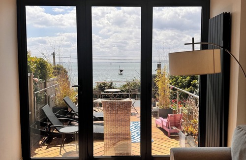 Leigh-on-Sea House | Cosy Hot Tub Beach House with Panoramic Views of LeighonSea Estuary + Fireplace