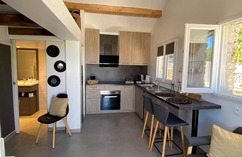 Bouyon House | Cosy house l'antre deux Pierres with private jacuzzi between sky and sea
