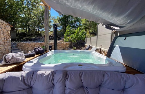 Bouyon House | Cosy house l'antre deux Pierres with private jacuzzi between sky and sea