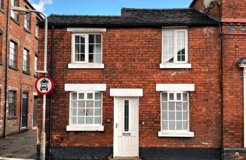Leek House | Cosy House Near The Peak District