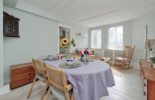 Finsbury Apartment | Cosy in Clerkenwell, by Veeve