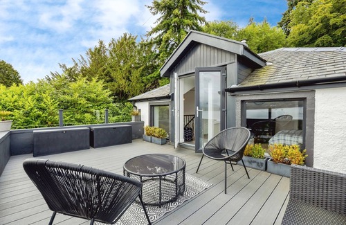 Kilcreggan Cottage | Cosy Lochside Cottage With Mountain and Sea Views