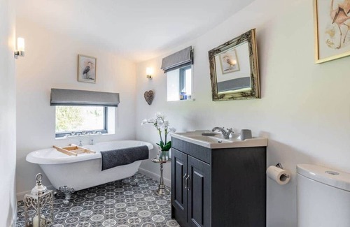 Newark Cabin | Cosy Luxury Lakeside Lodge, surrounded by amazing views and countryside.