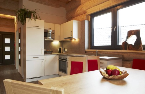Ladis Ski Chalet | Cosy, modern Canadian wooden chalet