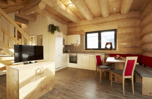Ladis Ski Chalet | Cosy, modern Canadian wooden chalet
